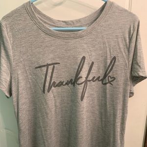 Grey “Thankful” scoop neck tshirt.
